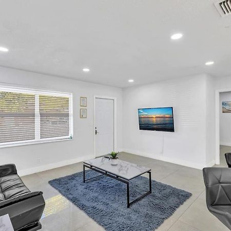 2 Bdrm Modern House Mins From Beach & Casino Hb1 Hallandale Beach Ngoại thất bức ảnh