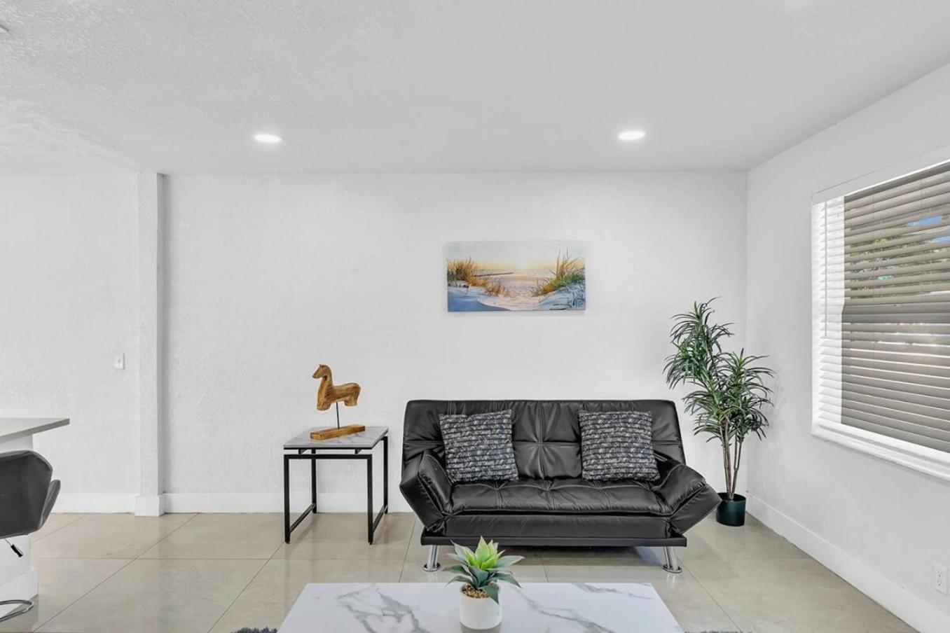 2 Bdrm Modern House Mins From Beach & Casino Hb1 Hallandale Beach Ngoại thất bức ảnh
