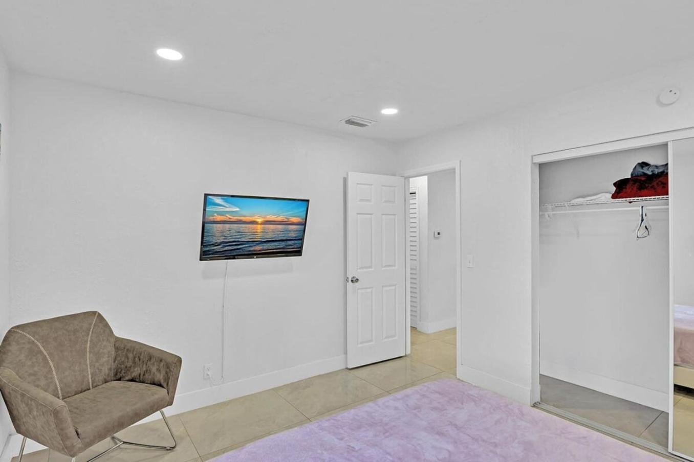 2 Bdrm Modern House Mins From Beach & Casino Hb1 Hallandale Beach Ngoại thất bức ảnh