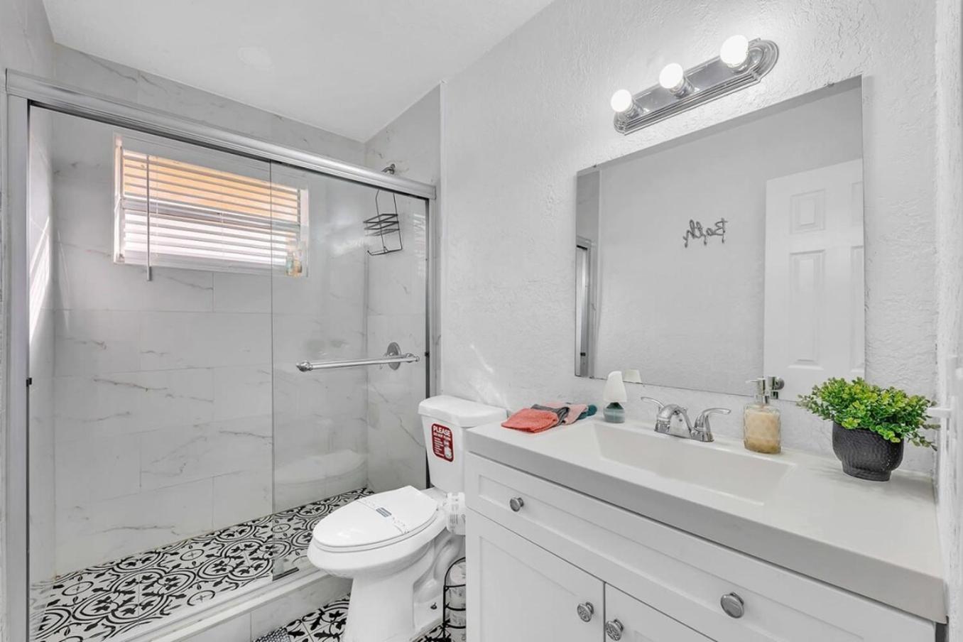 2 Bdrm Modern House Mins From Beach & Casino Hb1 Hallandale Beach Ngoại thất bức ảnh